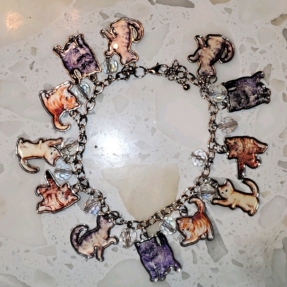 Adorable Cat Charm Bracelet!